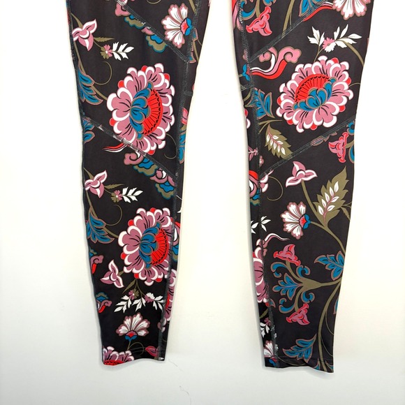 Sherpa Adventure Gear Floral Leggings Size Small Comfory & Sustainable Whimsy - Picture 4 of 6